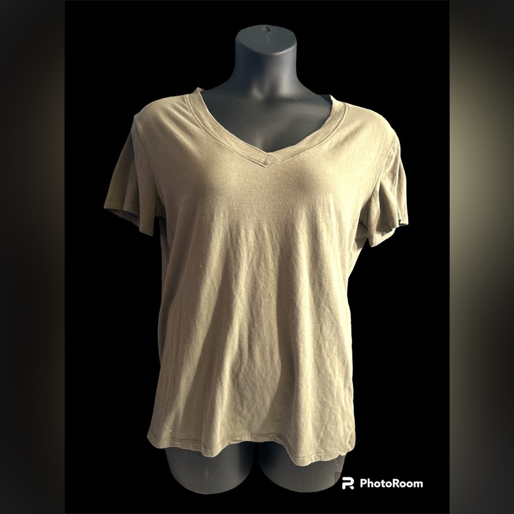 LOANNA green short sleeve v neck shirt size 1X